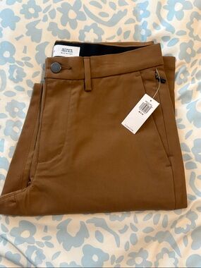 NWT Old Navy Men's Brown/Dark Khaki Ultimate Tech Slim Pants 28x32